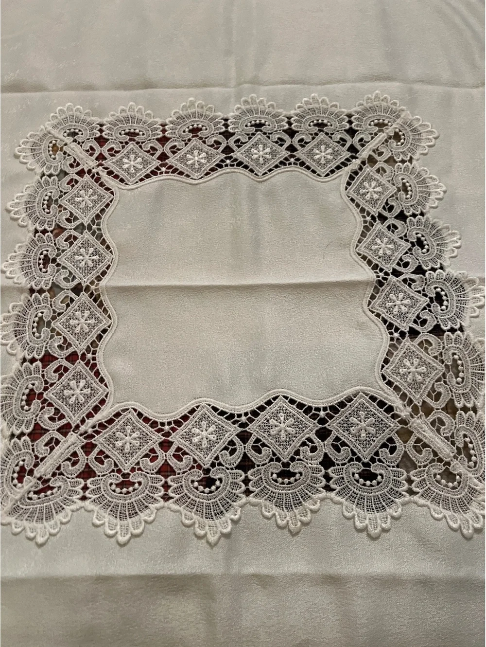 Elegant White Jacquard Tablecloth with High-Quality Lace 90x90 cm